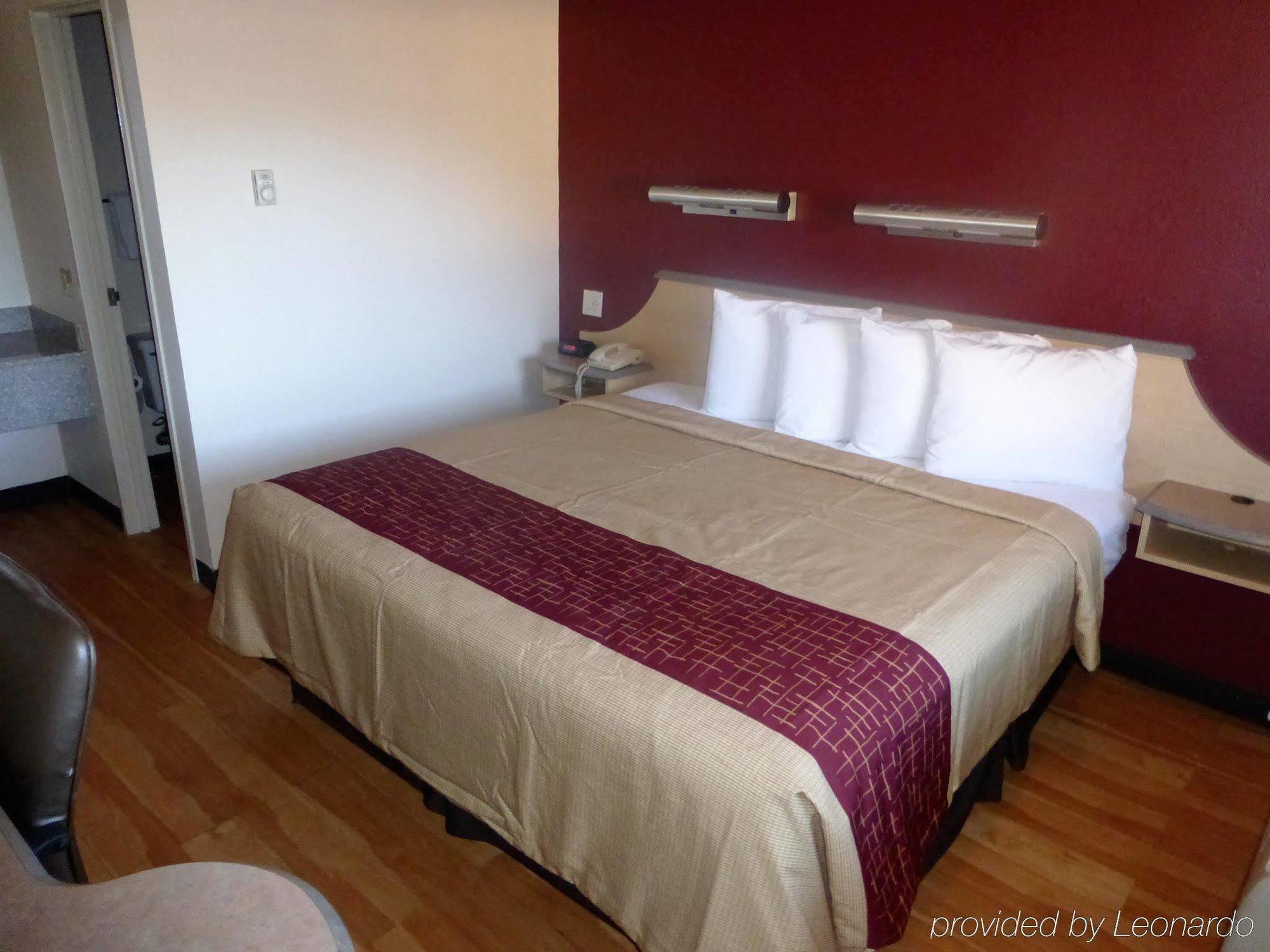 Red Roof Cincinnati East - Beechmont Motel 2*